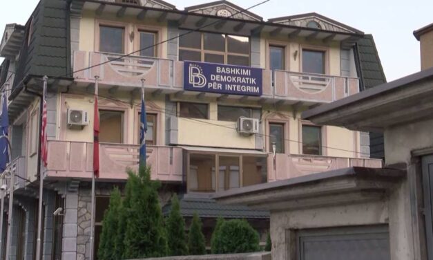 ДУИ жестоко кон ВРЕДИ и Касами: „Минимизирате дискриминација против Албанците – станавте маска за антиалбанските политики!“