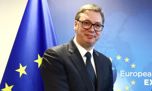 Гардијан: Вучиќ е автократ, ЕУ молчи – Србија во криза со масовни студентски протести
