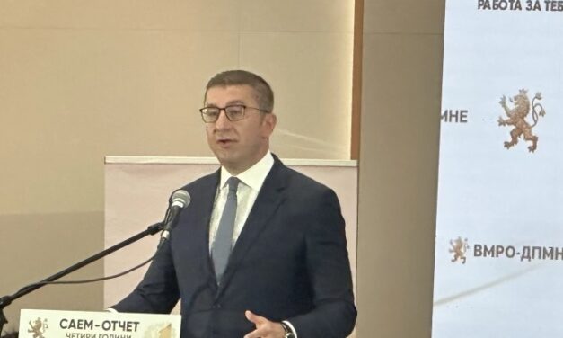 Мицкоски со жестока порака од саемот на градоначалници: „Четири години работа без афери – време е Македонија да каже НЕ на ДУИ и СДСМ!“