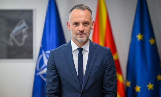 Вицепремиер во Владата одби да одговори на македонски јазик