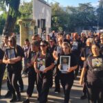 По 21 пат на улиците: „Марш за ангелите“ во Кочани бара правда за жртвите од „Пулс“