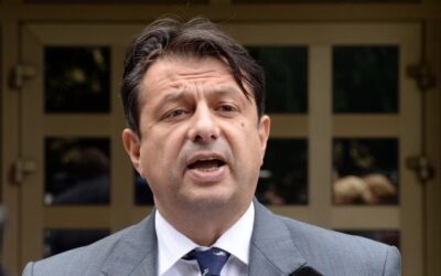 Јани Макрадули удри со листа на апсурди за власта: „Од дивоградби до розова боја“