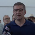 Скандал со таблички: Фетаи на албански, Мицкоски на англиски – македонскиот јазик на одмор