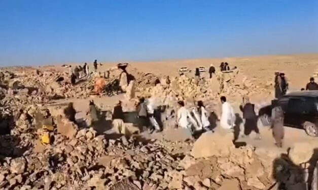 Децата и старите под урнатини: Итна помош веднаш потребна